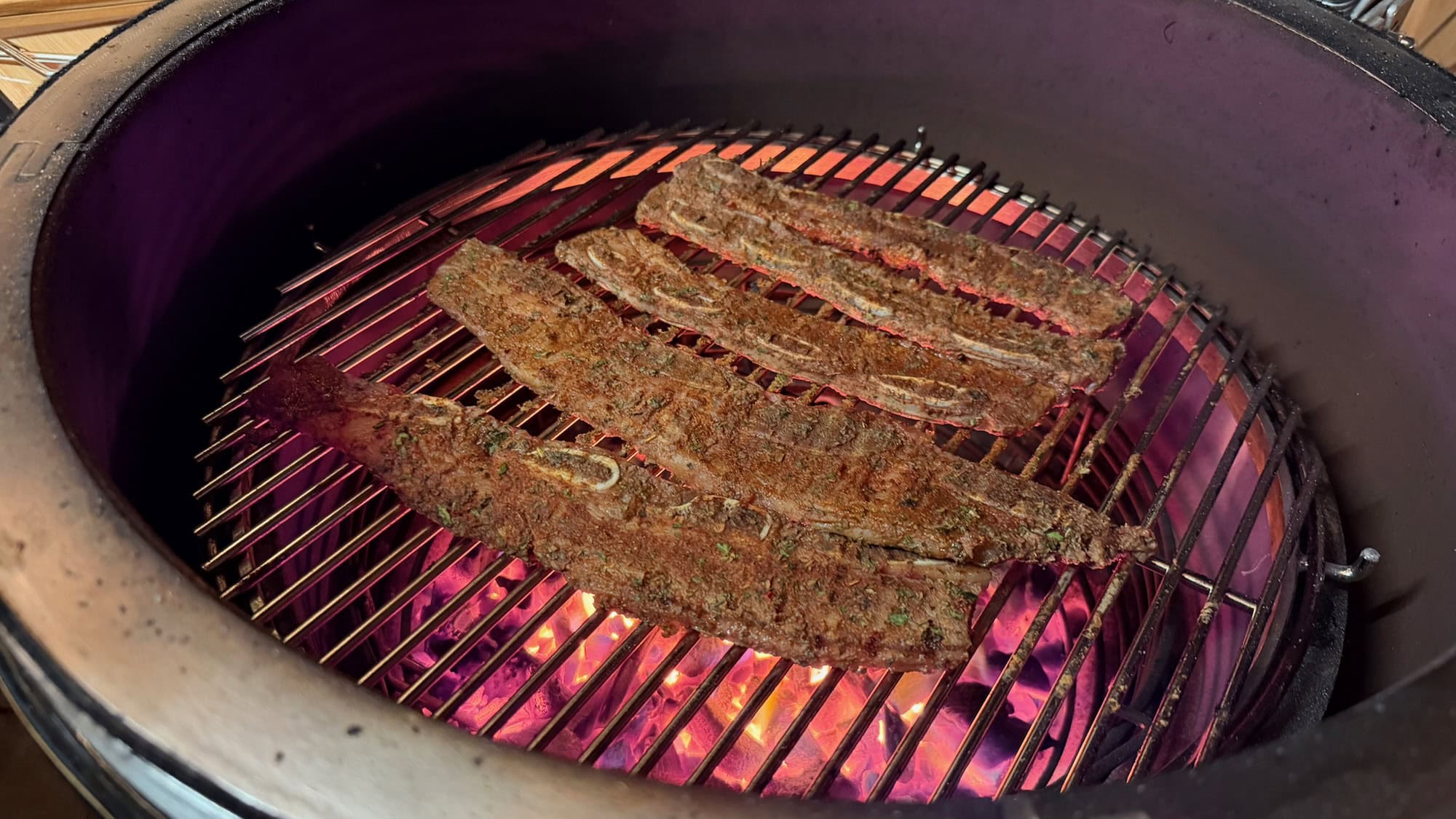 Viel Kohle für Kamado-Grills: Monolith Two.55 im Test 44 Kamado-Grill im Test Test: Monolith Two.55 Direct Fire 3