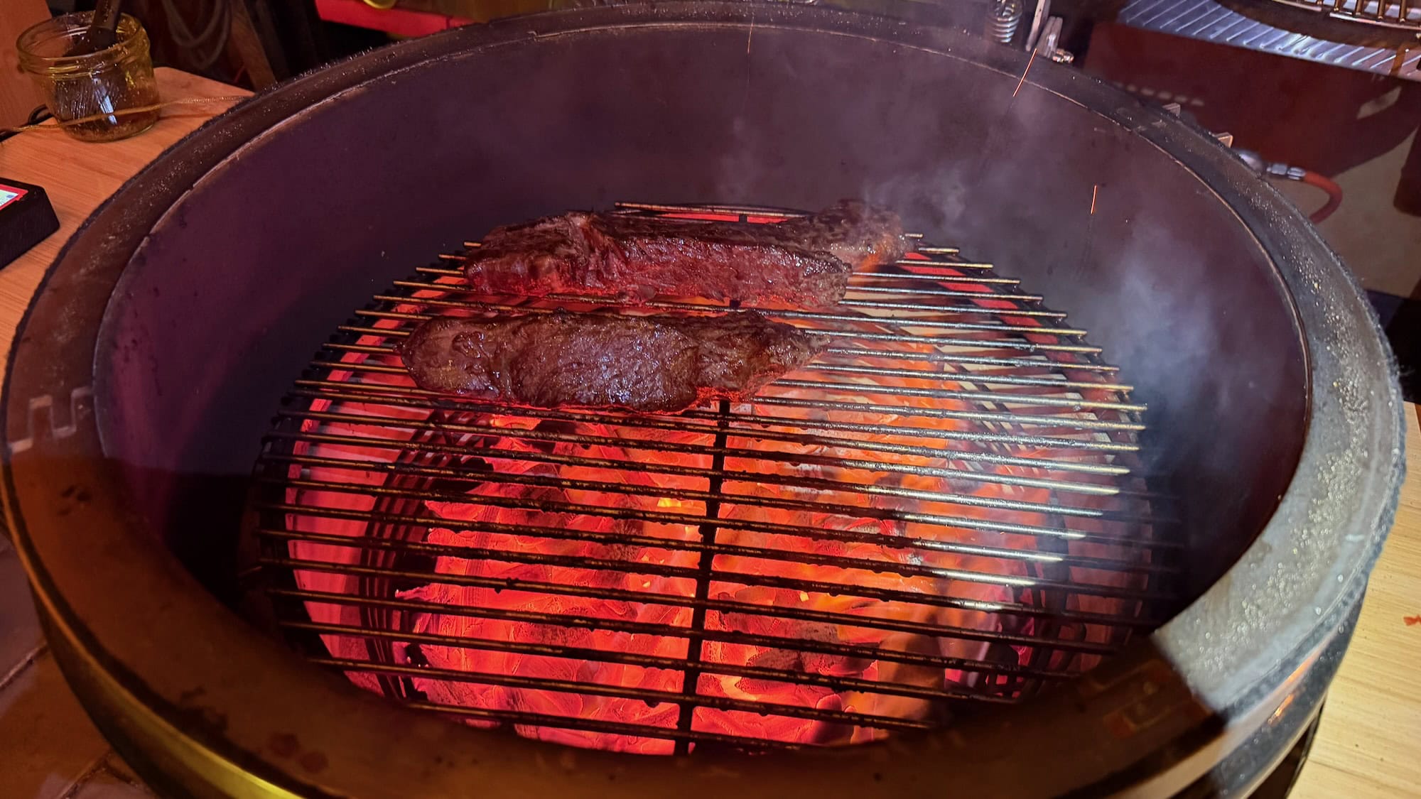 Viel Kohle für Kamado-Grills: Monolith Two.55 im Test 45 Kamado-Grill im Test Test: Monolith Two.55 Direct Fire 4