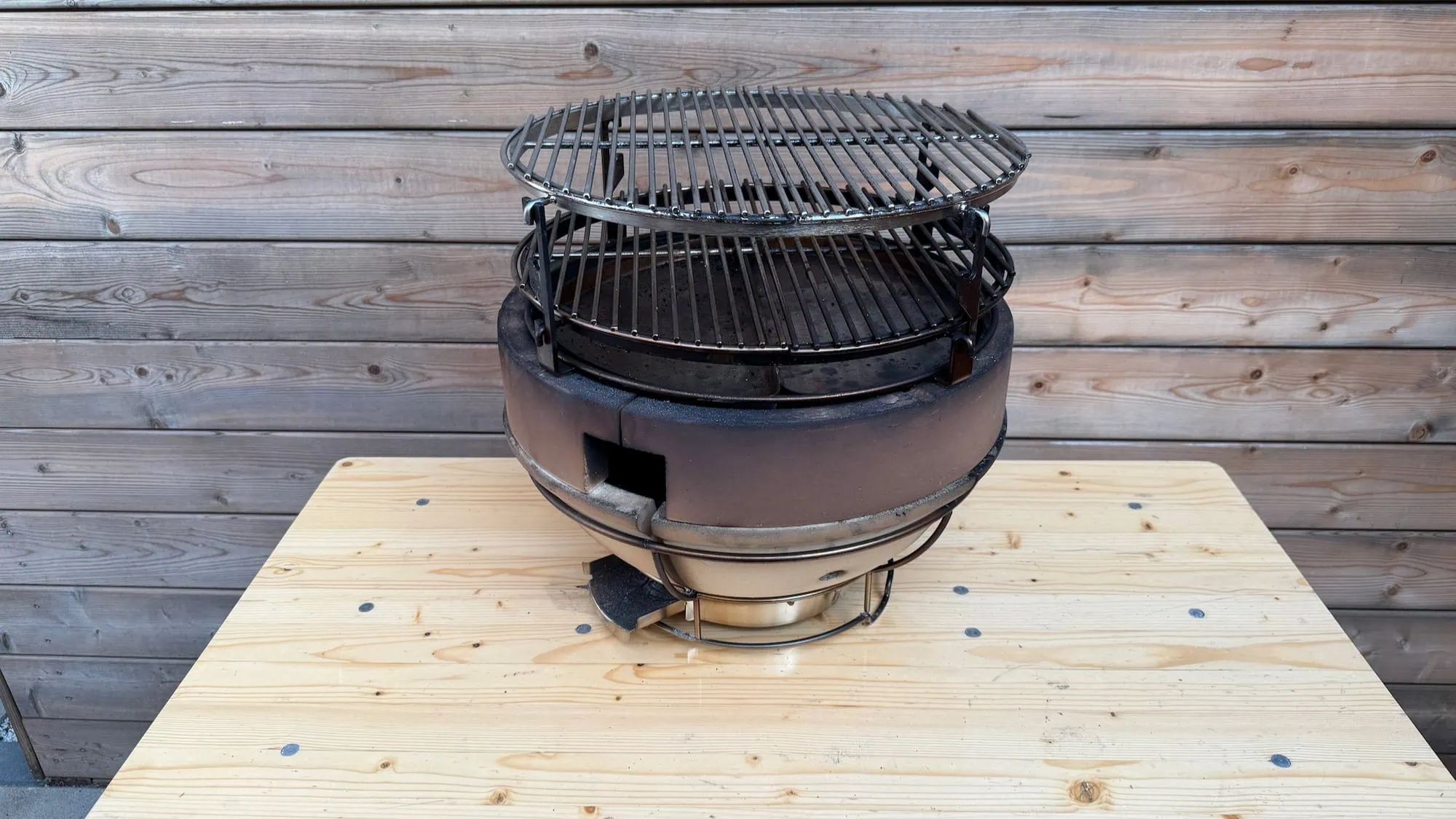 Viel Kohle für Kamado-Grills: Monolith Two.55 im Test 29 Kamado-Grill im Test Test: Monolith Two.55 Innenaufbau 14