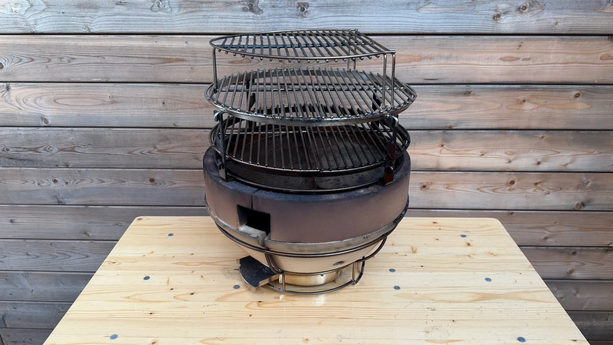 Viel Kohle für Kamado-Grills: Monolith Two.55 im Test 30 Kamado-Grill im Test Test: Monolith Two.55 Innenaufbau 15