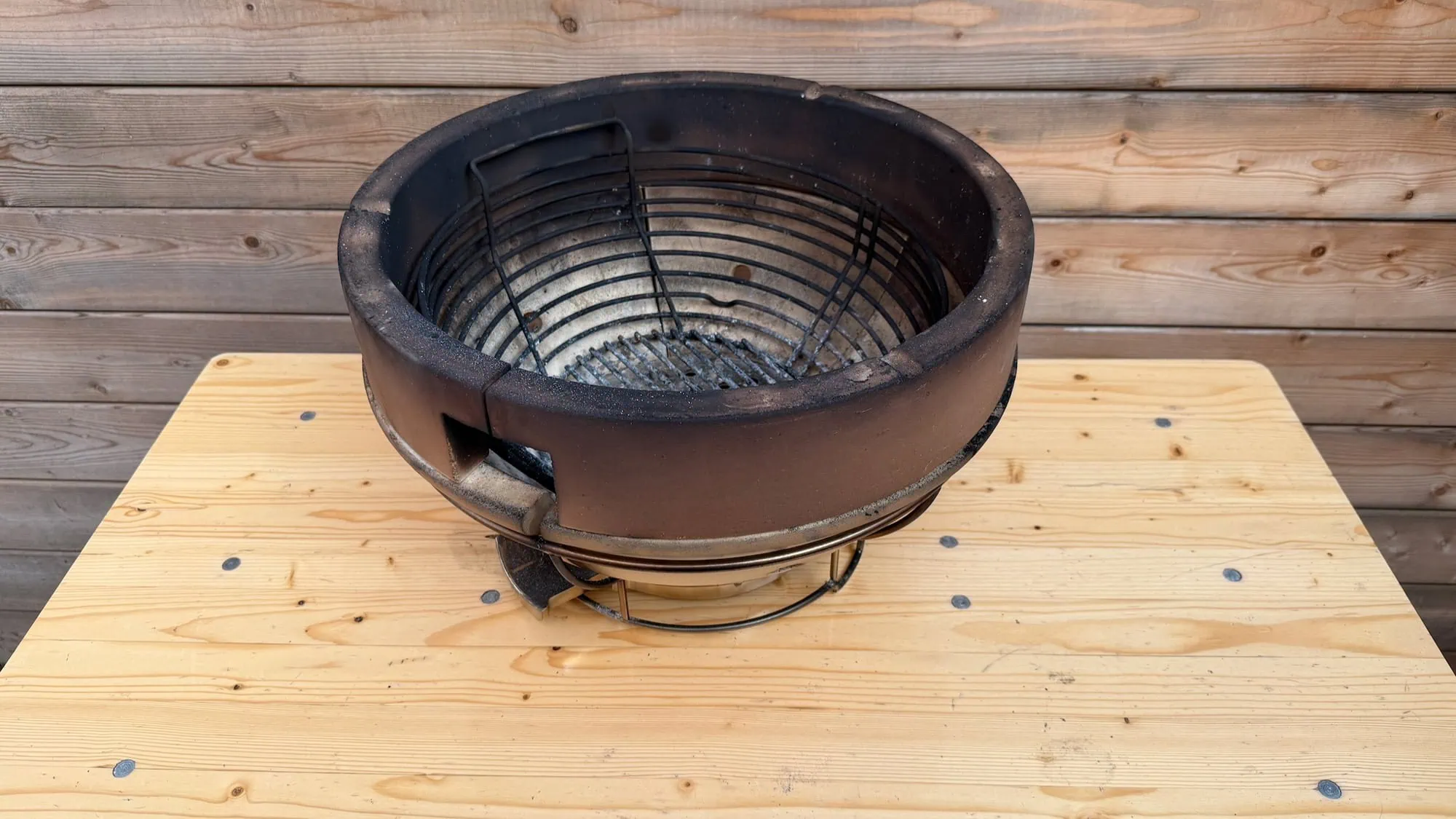 Viel Kohle für Kamado-Grills: Monolith Two.55 im Test 21 Kamado-Grill im Test Test: Monolith Two.55 Innenaufbau 5