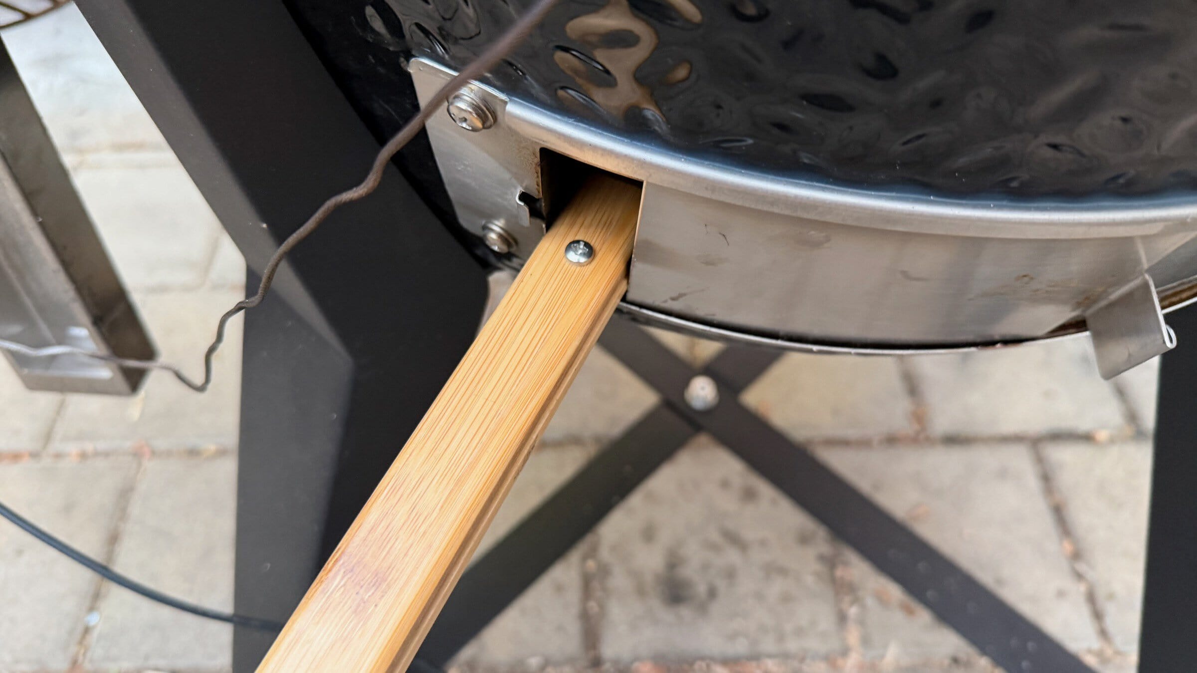 Viel Kohle für Kamado-Grills: Monolith Two.55 im Test 37 Kamado-Grill im Test Test: Monolith Two.55 Steuerung 1