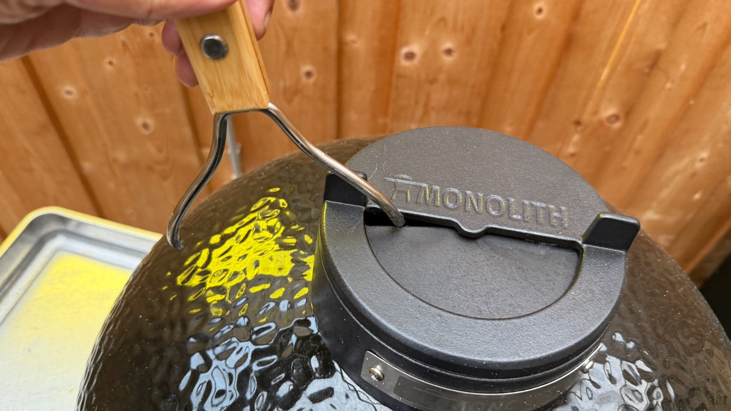 Viel Kohle für Kamado-Grills: Monolith Two.55 im Test 36 Kamado-Grill im Test Test: Monolith Two.55 Steuerung 2