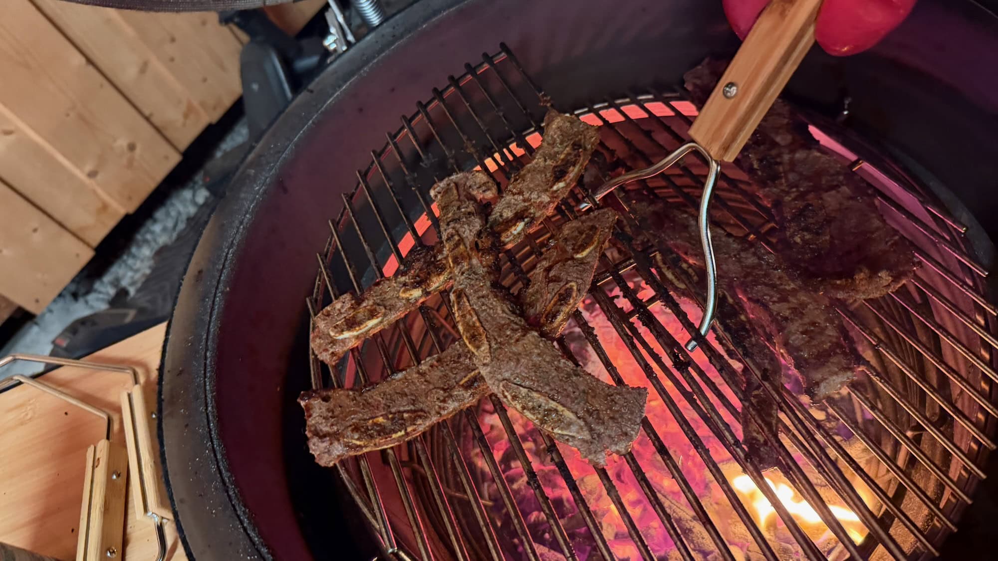 Viel Kohle für Kamado-Grills: Monolith Two.55 im Test 32 Kamado-Grill im Test Test: Monolith Two.55 Werkzeuge 3