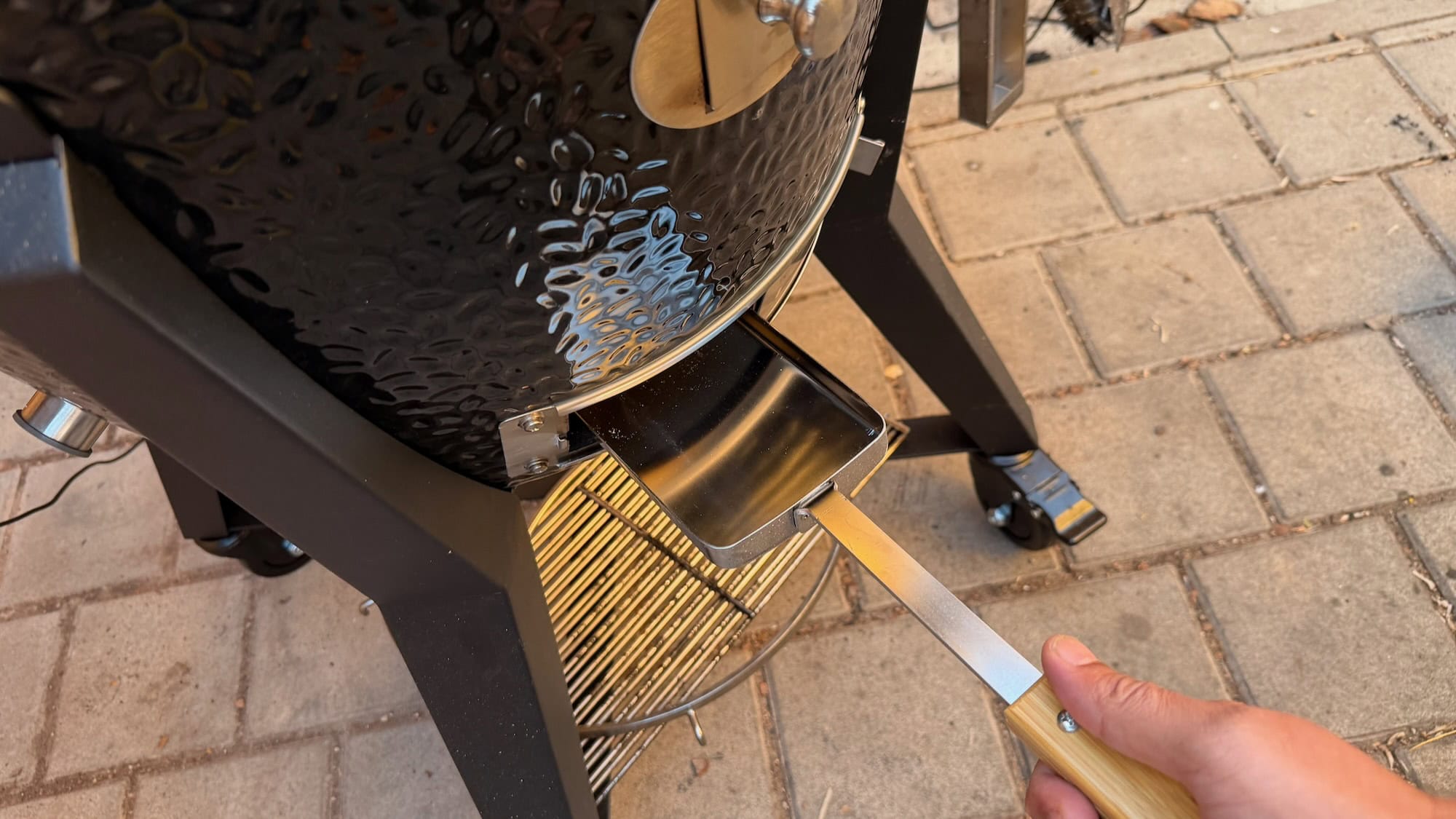 Viel Kohle für Kamado-Grills: Monolith Two.55 im Test 34 Kamado-Grill im Test Test: Monolith Two.55 Werkzeuge 5